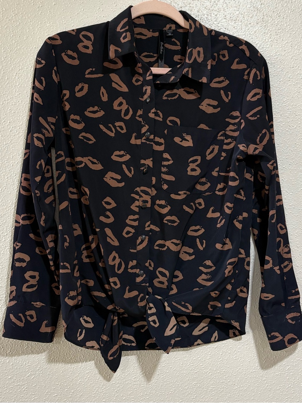 Bellatrix Lip Print Tie Front Button-Up Blouse – Black & Taupe | Size Medium